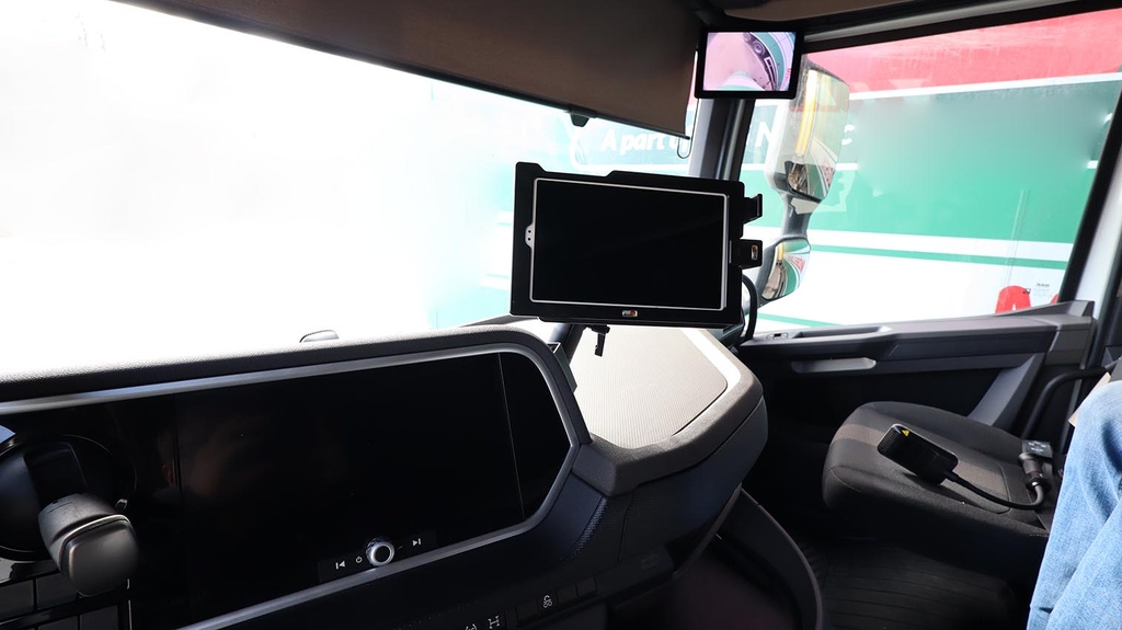 ProClip autokoht kiinn keskelle Polestar 3 2024-2025 