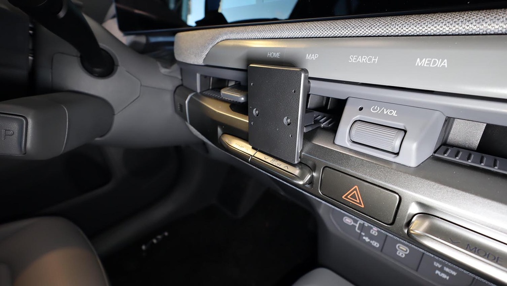 Proclip autokohtainen kiinnike keskelle KIA EV3 25-26
