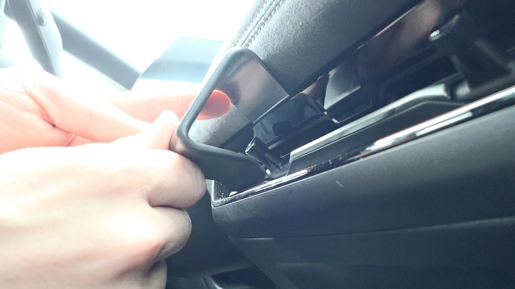 ProClip autokoht kiinnike keskelle Audi Q6 2025-2026