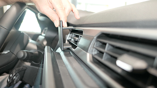 ProClip autokohtainen kiinnike keskelle Dacia Duster 2023-2024