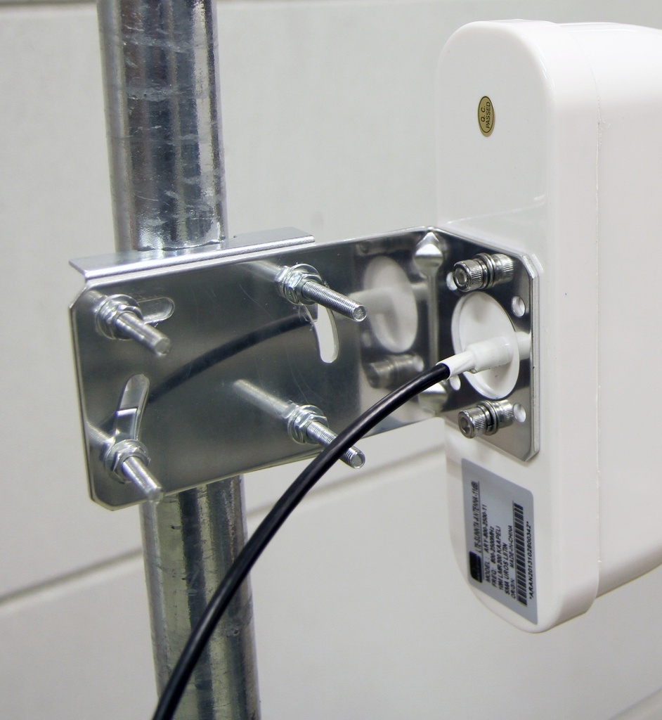 GSM/3G/4G/5G/WLAN/LTE-suunta-antenni 11 dBi koteloitu 698-3800 MHz 10 m SMA-uros LMR2000