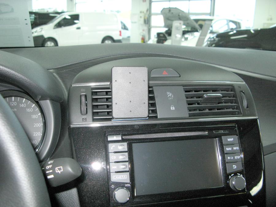 Brodit 855062 ProClip center mount Nissan Pulsar 14-17