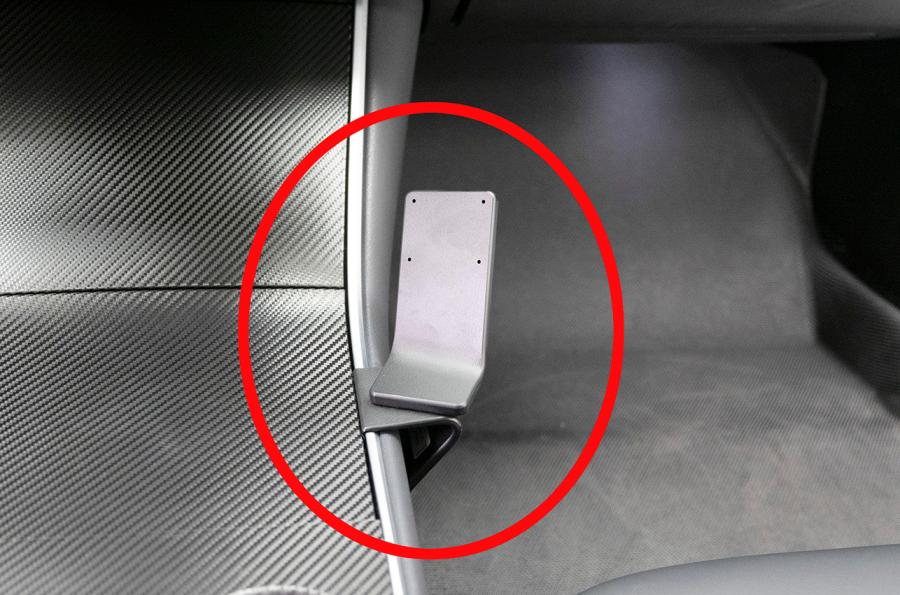 Brodit 835466 ProClip mittfäste vinklat fäste Tesla 3 18-20