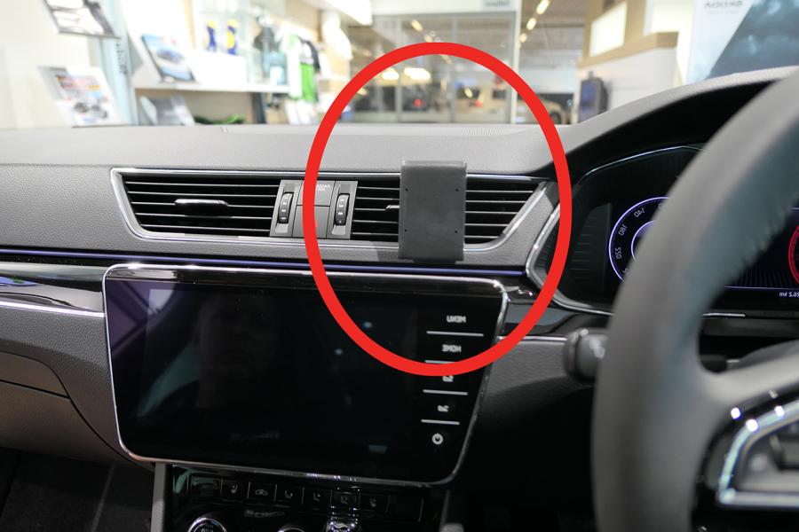 Brodit 655554 ProClip mittfäste höger styrning Skoda Superb 20-23