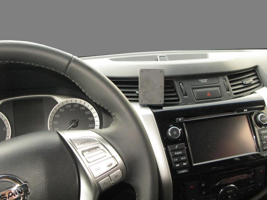 Brodit 855196 ProClip center mount Nissan Navara 16-21