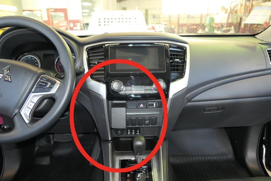 Brodit 855523 ProClip center mount Mitsubishi L200 20