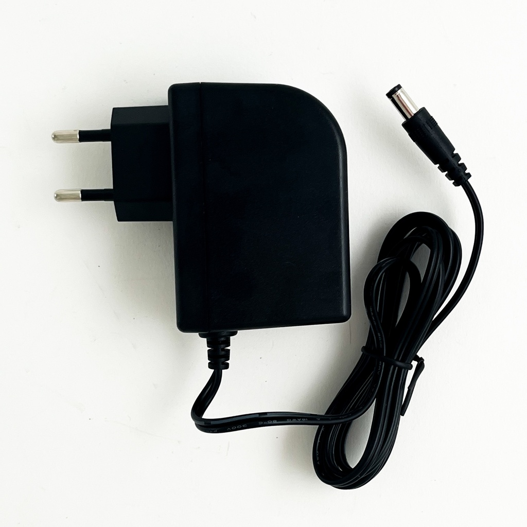 virtalähde 9VDC/3A DC-pistoke CAD804