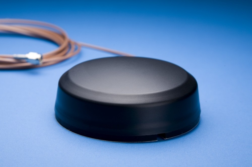 4G antenni M2M/IOT käyttöön 790-2690 MHz musta liimattava 2,5m kaapeli SMA-uros liitin SmartDisc