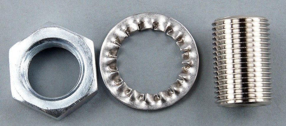 GPSP/GPSK antennin ruuvijatko 28mm paksulle katolle