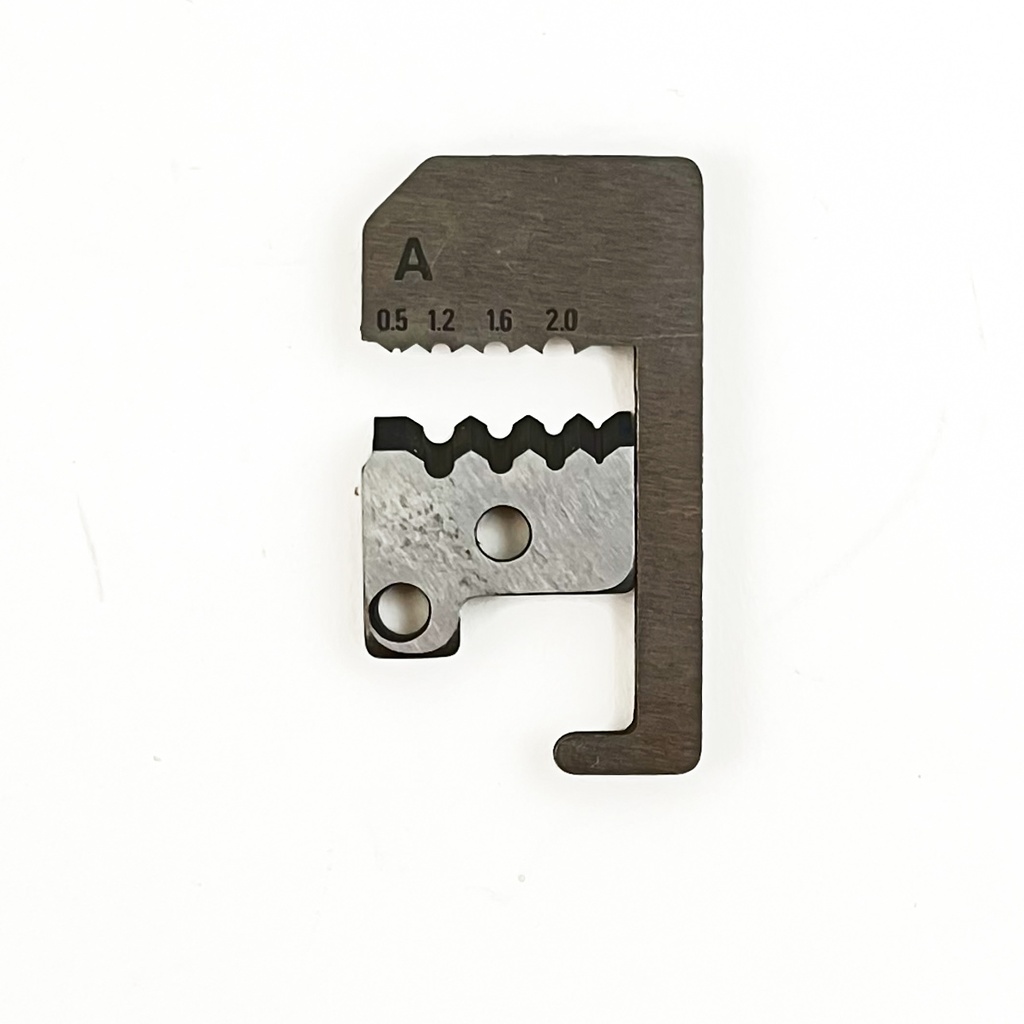 Blade for stripping tool 6071524