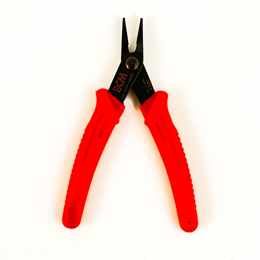 Needle-nose pliers serrated short wide