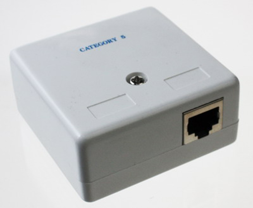 RJ45-seinärasia pinta 1-os CAT5e suojattu, kaapeli sivulta