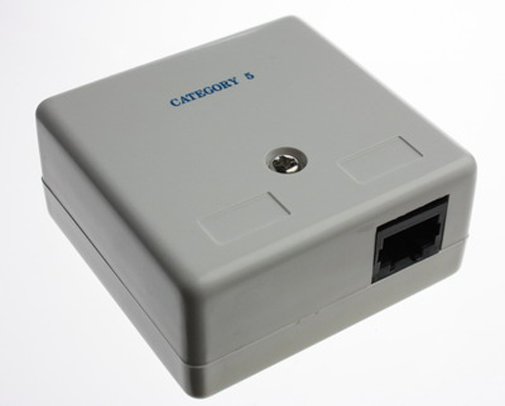 RJ45-seinärasia pinta 1-os CAT5e kaapeli sivulta