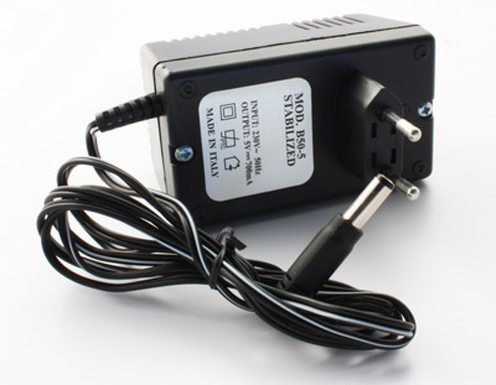 Nätadapter, 5 V/700 mA, 2,1 mm DC (USB-spänning)