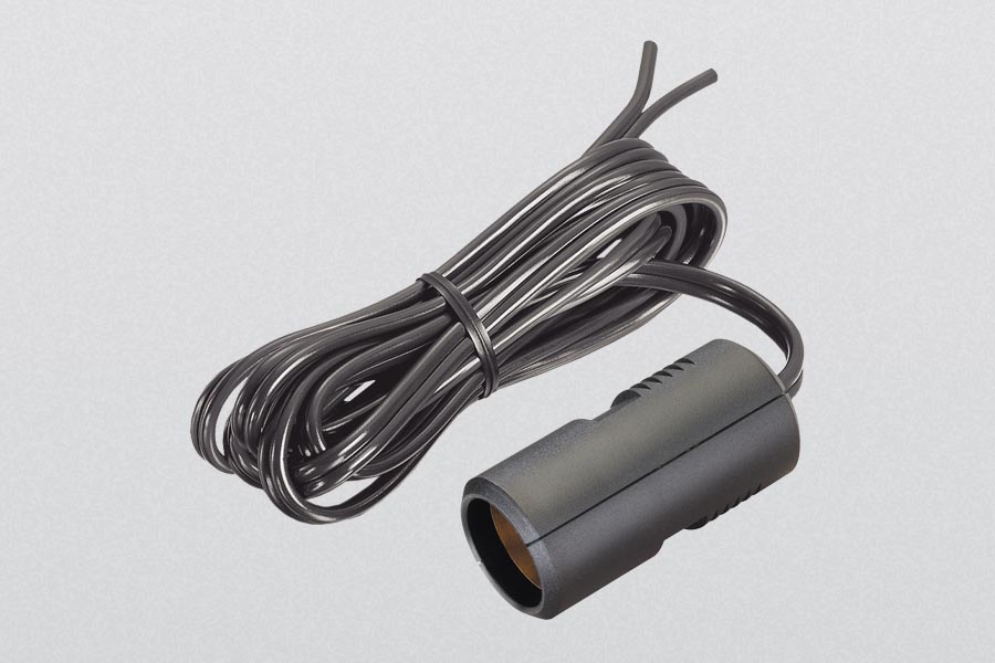 tupakansytytinjohto naar pistoke 12/24V 8A vapaa pää 1,8m