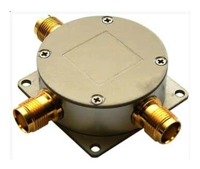 Roger GNSS Bias-T -virransyöttöyksikkö 1–3 GHz, 3 × TNC-naaras, IP67, ilman virtalähdettä