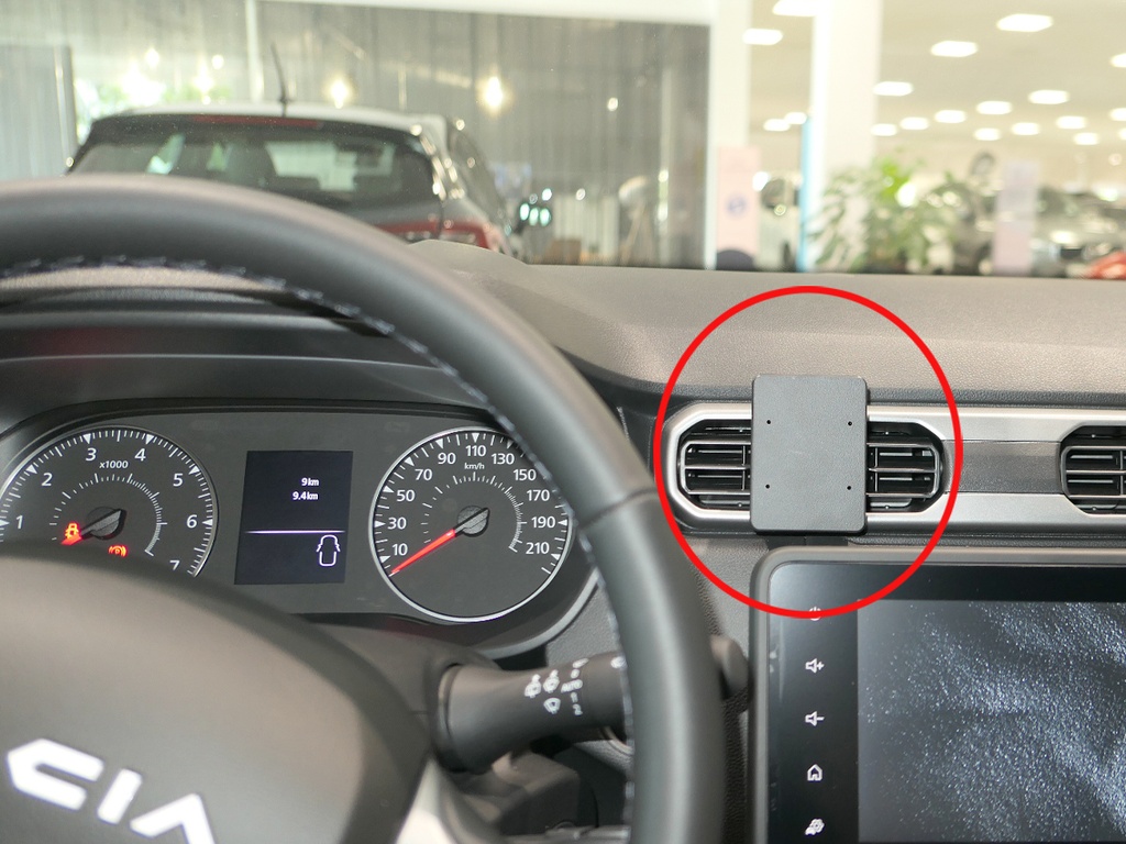 ProClip autokohtainen kiinnike keskelle Dacia Duster 2023-2024