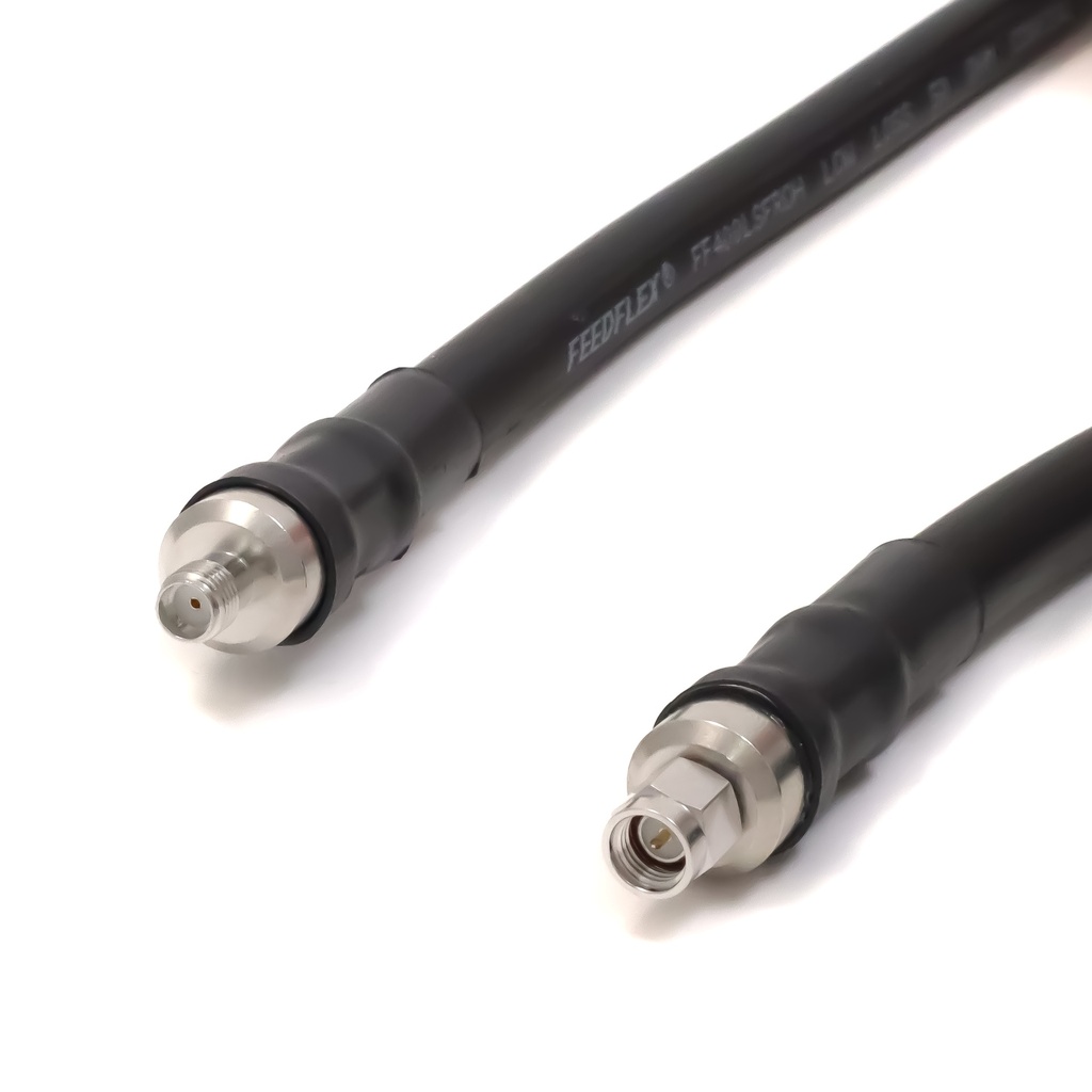 RF-välijohto halogeeniton SMA-uros/SMA-naaras FF400 musta 