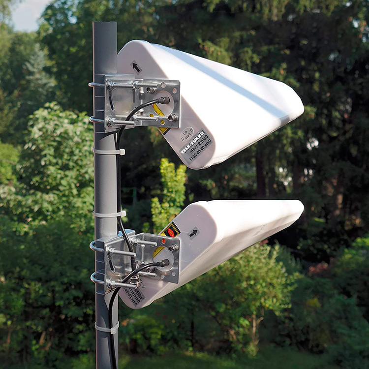 4G/5G/WiFi suunta-MiMo-antenni 11 dBi koteloitu 698–3800 MHz 2 × 10 m SMA-uros LMR200 MiMo