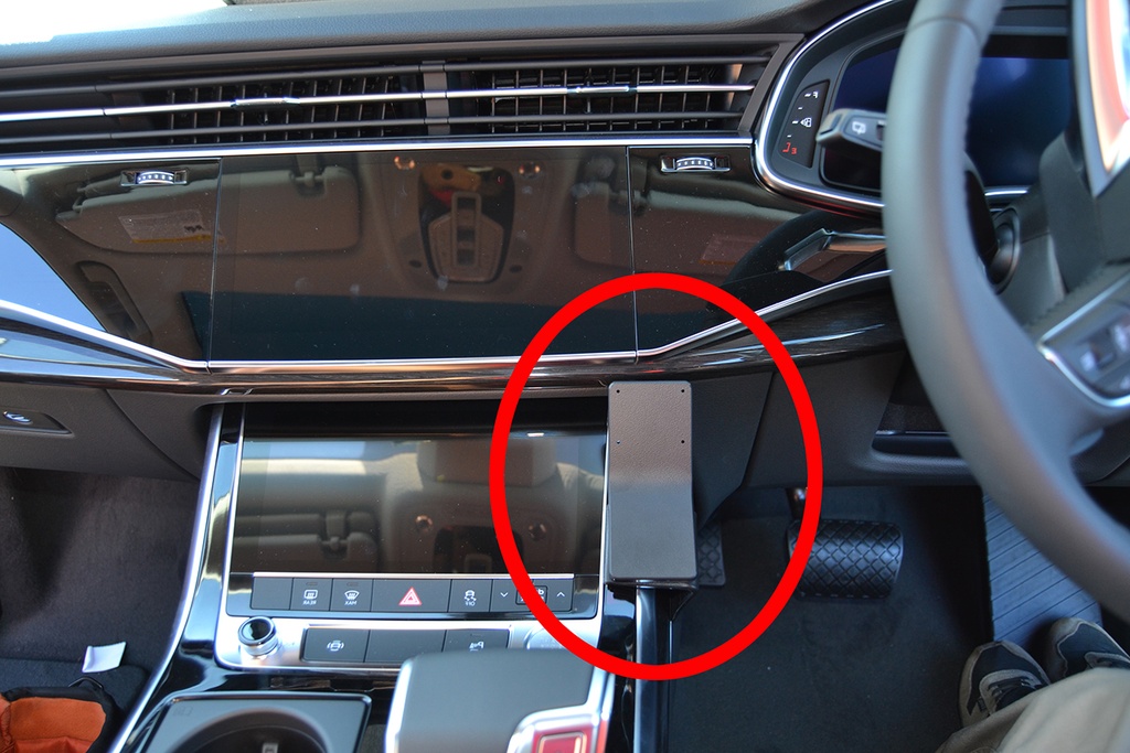 ProClip autokoht kiinn kesk Audi Q7 2020-2026, ratti oikealla UK