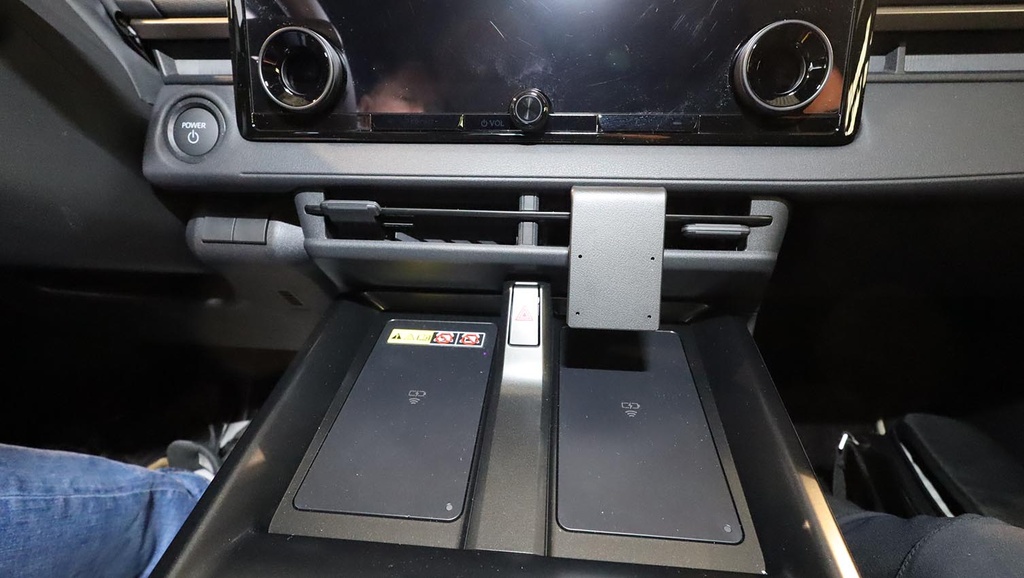 ProClip autokoht kiinn keskelle Subaru Solterra 2026-2026 Toyota bZ4X 2026-2026