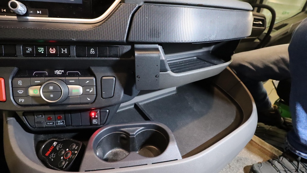 ProClip autokoht kiinnike keskelle DAF XG XF XD 2022-2026