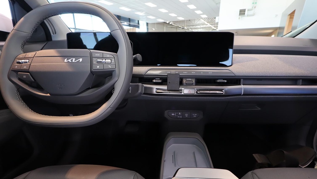 Proclip autokohtainen kiinnike keskelle KIA EV3 25-26