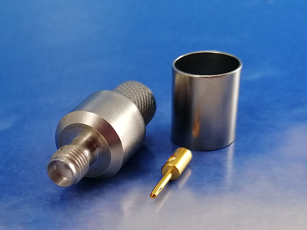 SMA-naaras LMR400 puristettava/juotettava 