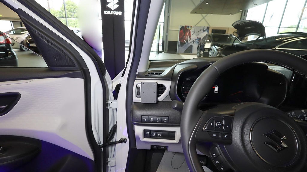 Brodit 806300 ProClip vänsterfäste Suzuki Swift 2025–2027
